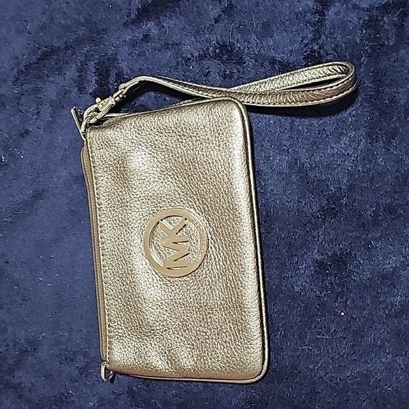 Michael Kors Handbags - Silver Michael kors wristlet. Perfect condition.